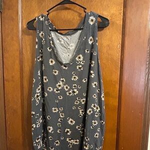 24/7 Comfort Apparel Daisy Print Tank Top - Charcoal